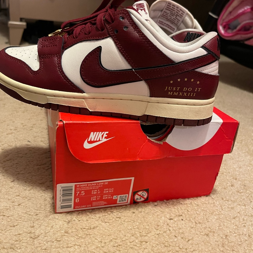 Nike Dunk Low SE in Burgundy and White